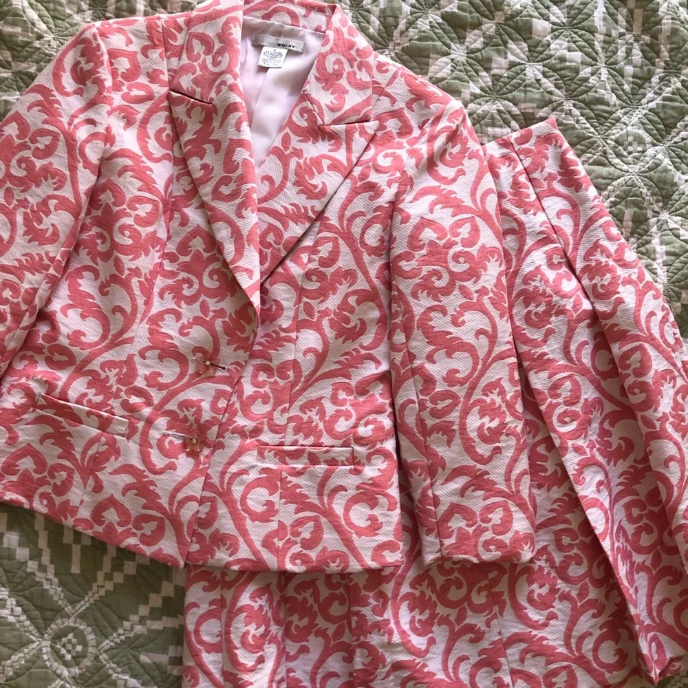 Chic feminine skirt suit - Picture 11 of 11